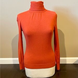 The Limited Womens Burnt Orange Turtleneck w/ buttons on sleeves, pleated sz XS